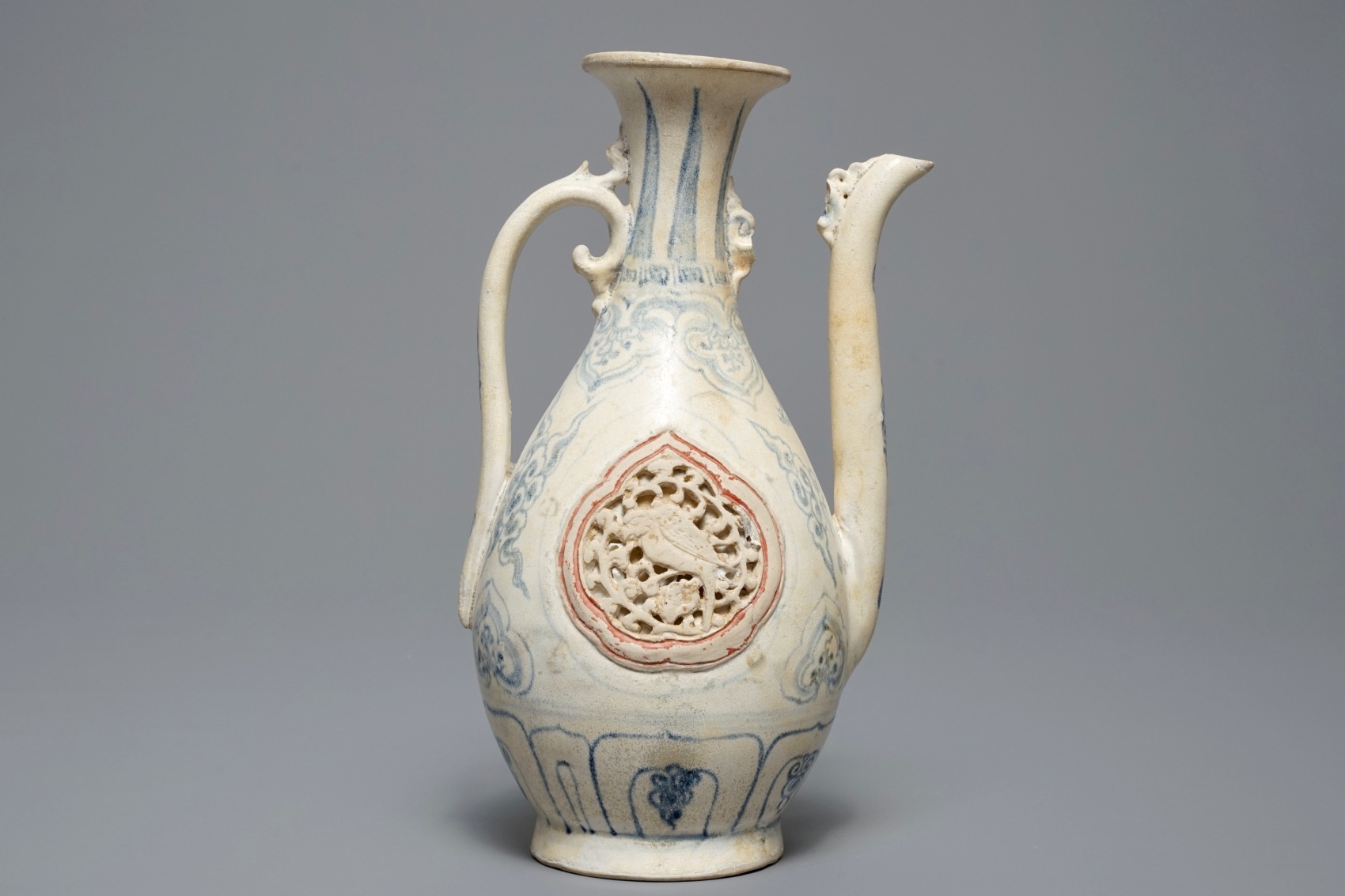 a-vietnamese-blue-white-and-red-ewer-hoi-an-hoard-15th-c-3